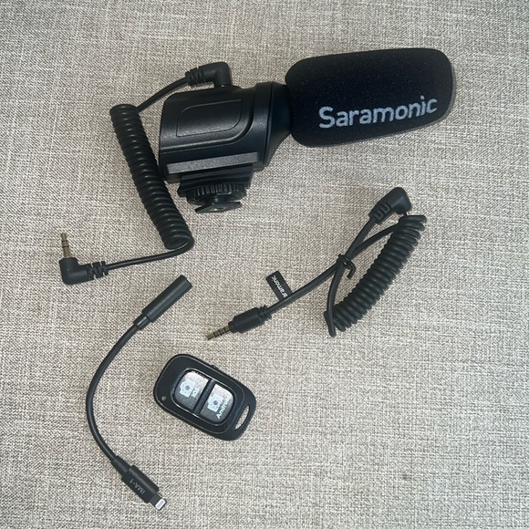 Saramonic Microphone with iPhone adapter and Bluetooth camera controller - Picture 1 of 1
